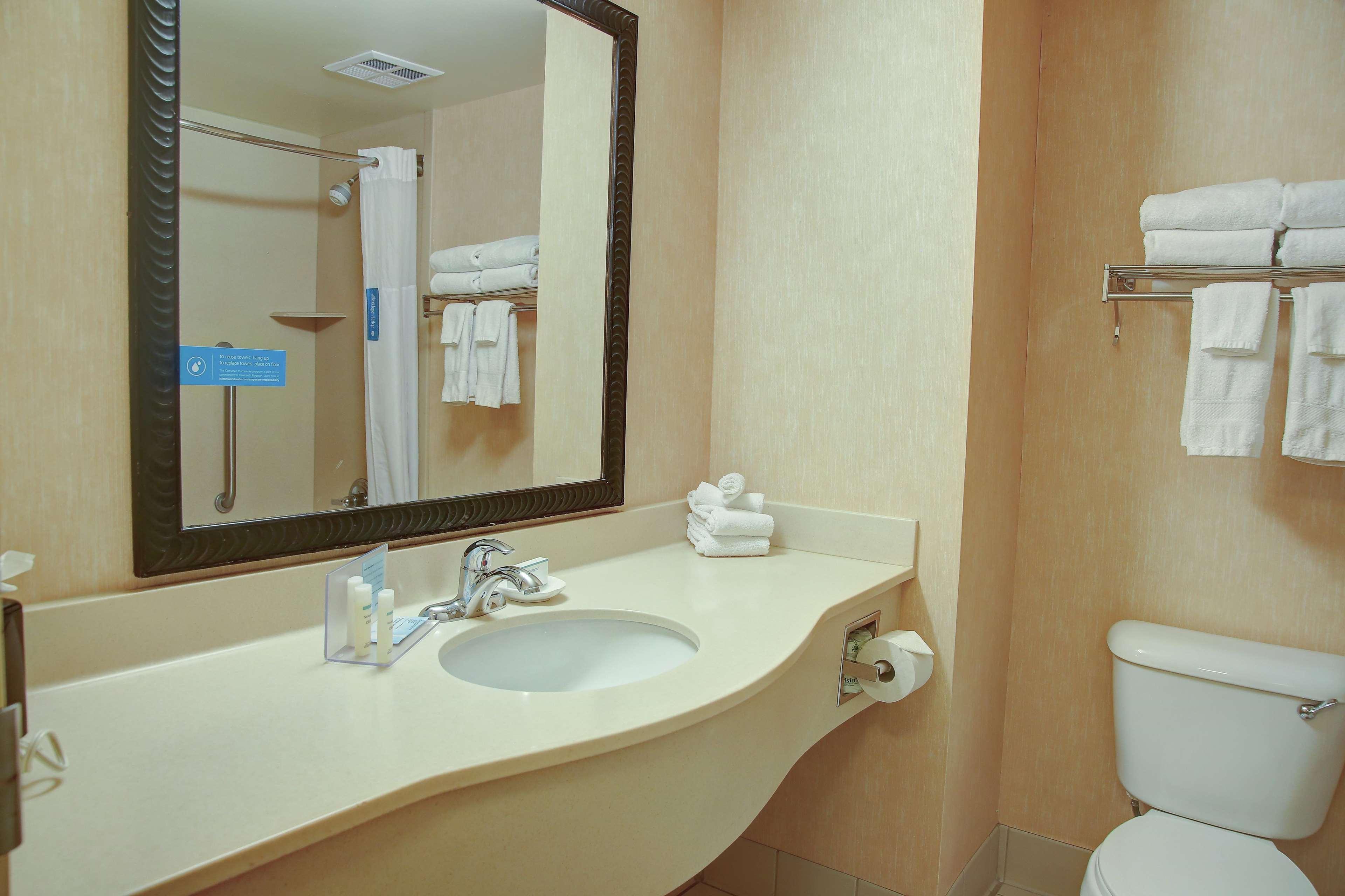 Hampton Inn Сідар-Сіті Екстер'єр фото