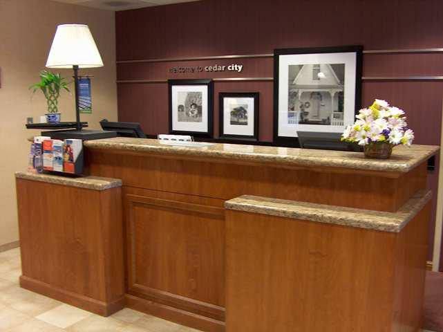 Hampton Inn Сідар-Сіті Екстер'єр фото