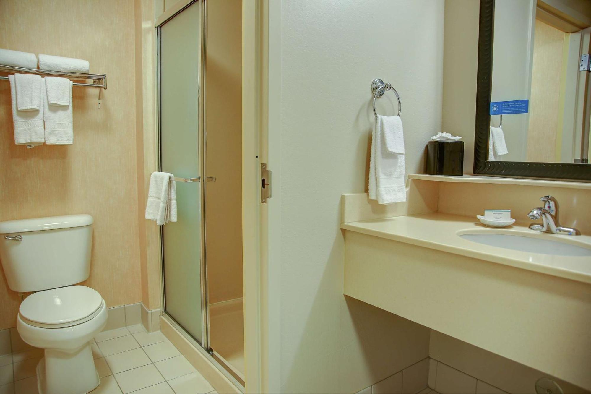 Hampton Inn Сідар-Сіті Екстер'єр фото