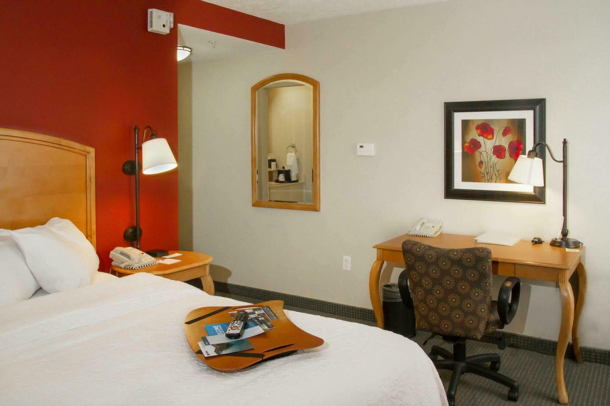 Hampton Inn Сідар-Сіті Екстер'єр фото
